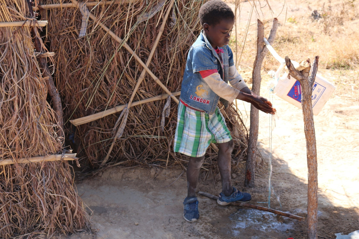 V Angole zachraňují životy... Výstavba nových toalet pomohla 2 000 rodinám k lepšímu životu 🚽 