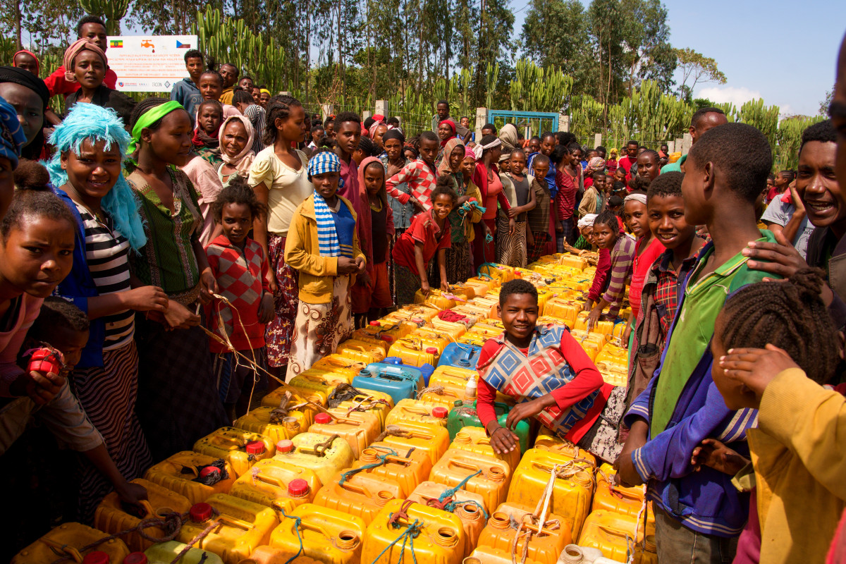 Zavedení udržitelného systému zásobování pitnou vodou ve woredách Bura, Dale a Bona Zuriya, jižní Etiopie