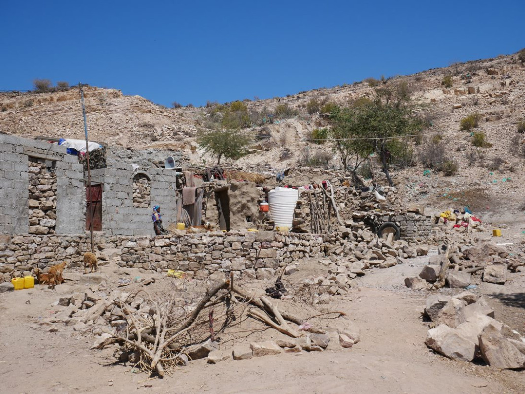 Okamžité dodávky vody pro vysídlené a hostitelské komunity zasažené konfliktem v Jemenu