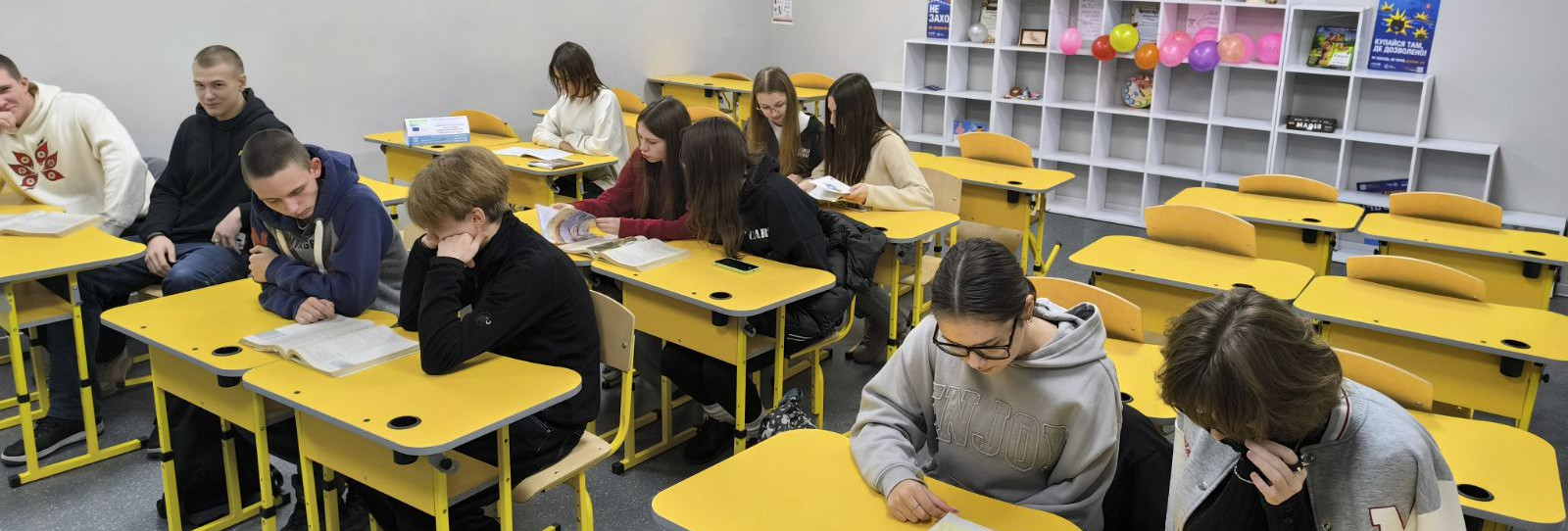 Vyučování v krytech pokračuje: jak ukrajinským dětem pomáháme dohnat zameškanou výuku