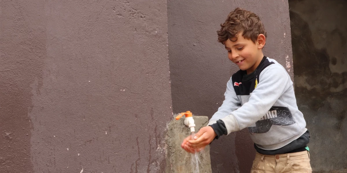 Krutá realita: Miliony lidí v severní Sýrii nemají přístup k čisté vodě  