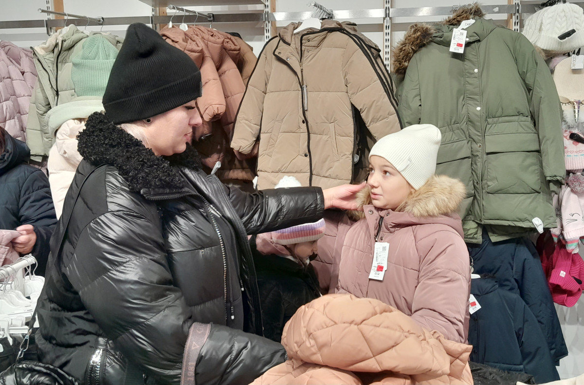 Ukrajinské i místní děti v Moldavsku dostaly teplé oblečení na zimu