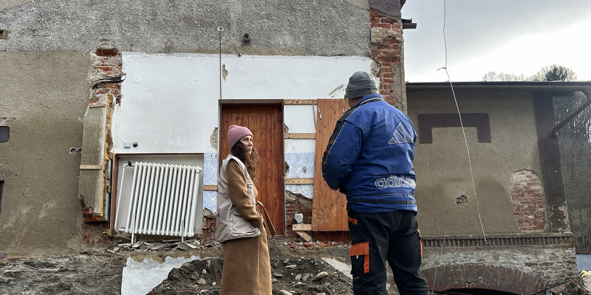 „Nejde elektrika ani voda.” Domácnostem po povodních pomůžeme s topením