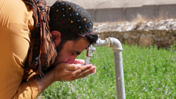 Čistá voda, správná hygiena a finanční podpora: budujeme lepší budoucnost pro afghánské rodiny 