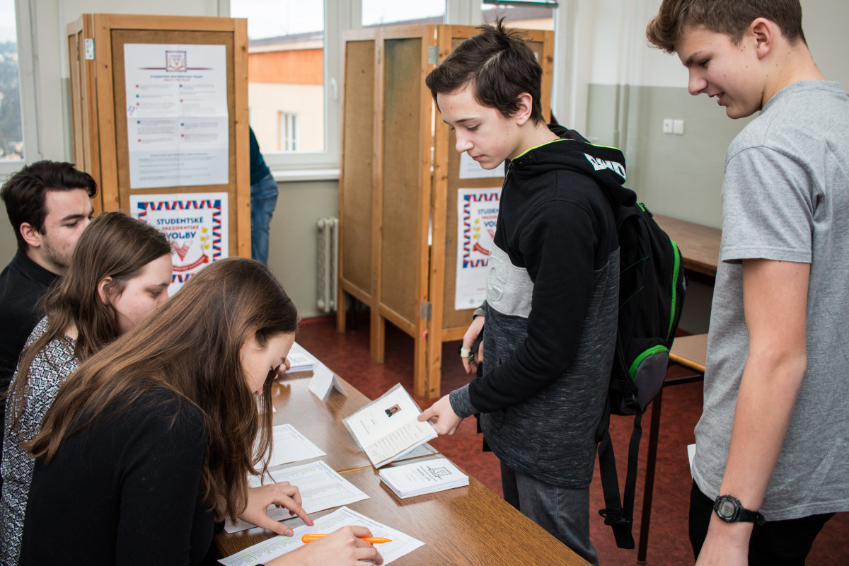 Volte se studenty “nanečisto” prezidenta nebo prezidentku 